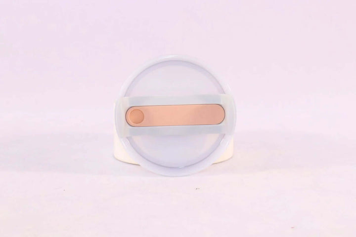 Isoleret kaffekrus med håndtag og sugerør