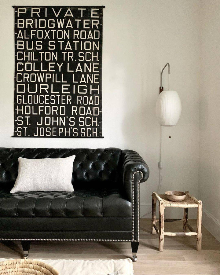 Moderne væglampe med kugledesign og varmt hvidt lys