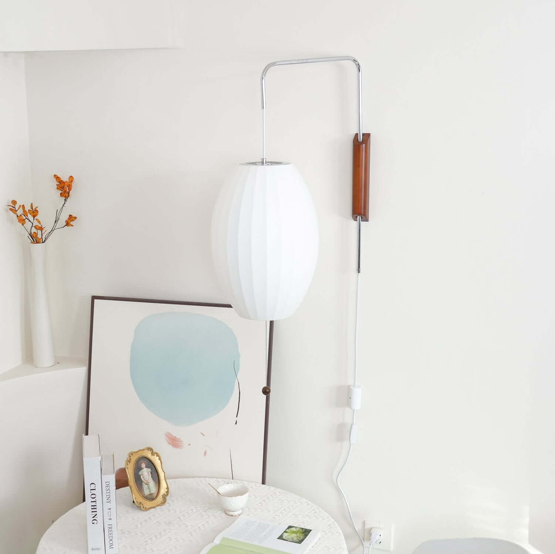 Moderne væglampe med kugledesign og varmt hvidt lys