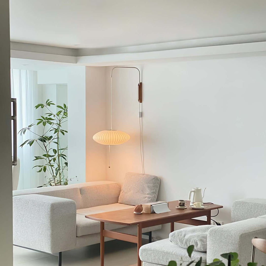 Moderne væglampe med kugledesign og varmt hvidt lys