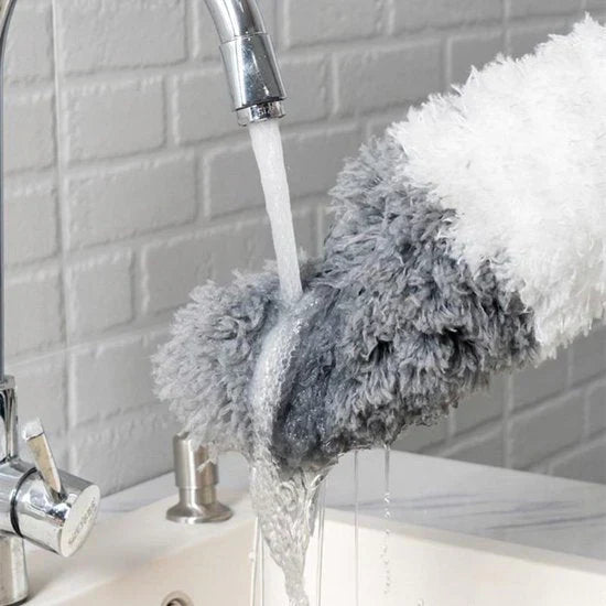 Teleskopstøvkost med forlængerstang til effektiv rengøring af høje hjørner og lofter, holdbar og let at betjene.