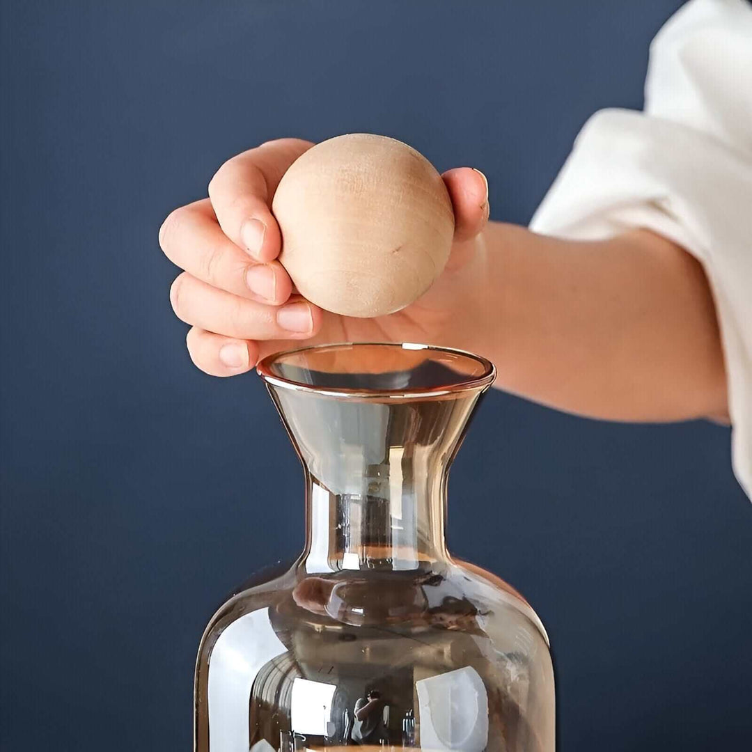 Elegant Glaskaraffel med trædæksel