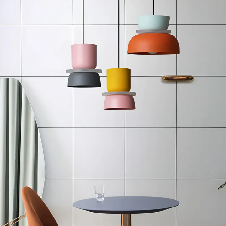 Farverig Macaron LED Pendel Lampe til moderne interiører.