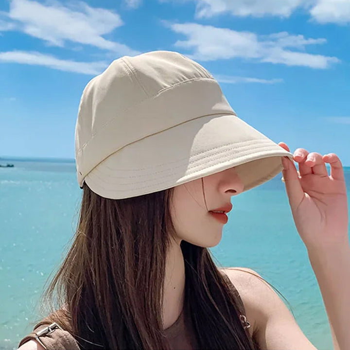 Kvinders UV-beskyttelseshat med bred skygge, foldbar, i sort, beige, khaki eller blå til udendørs aktiviteter.