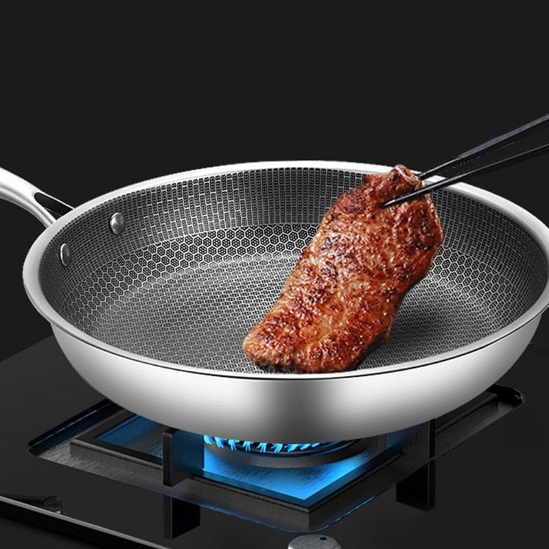 Rustfri stål stegepande med non-stick pixel-teknologi, robust og ridsefast, ideel til sund stegning.