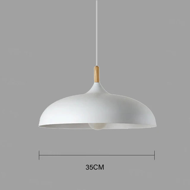 Egetræslampe med skandinavisk design og LED, kombination af jern og eg, minimalistisk og elegant.
