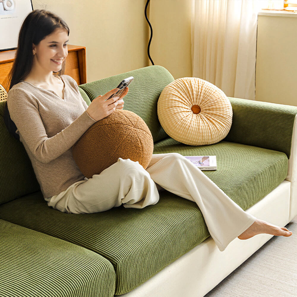 Elastisk fløjls-sofabetræk med elegante lodrette striber, passer til moderne stuer.