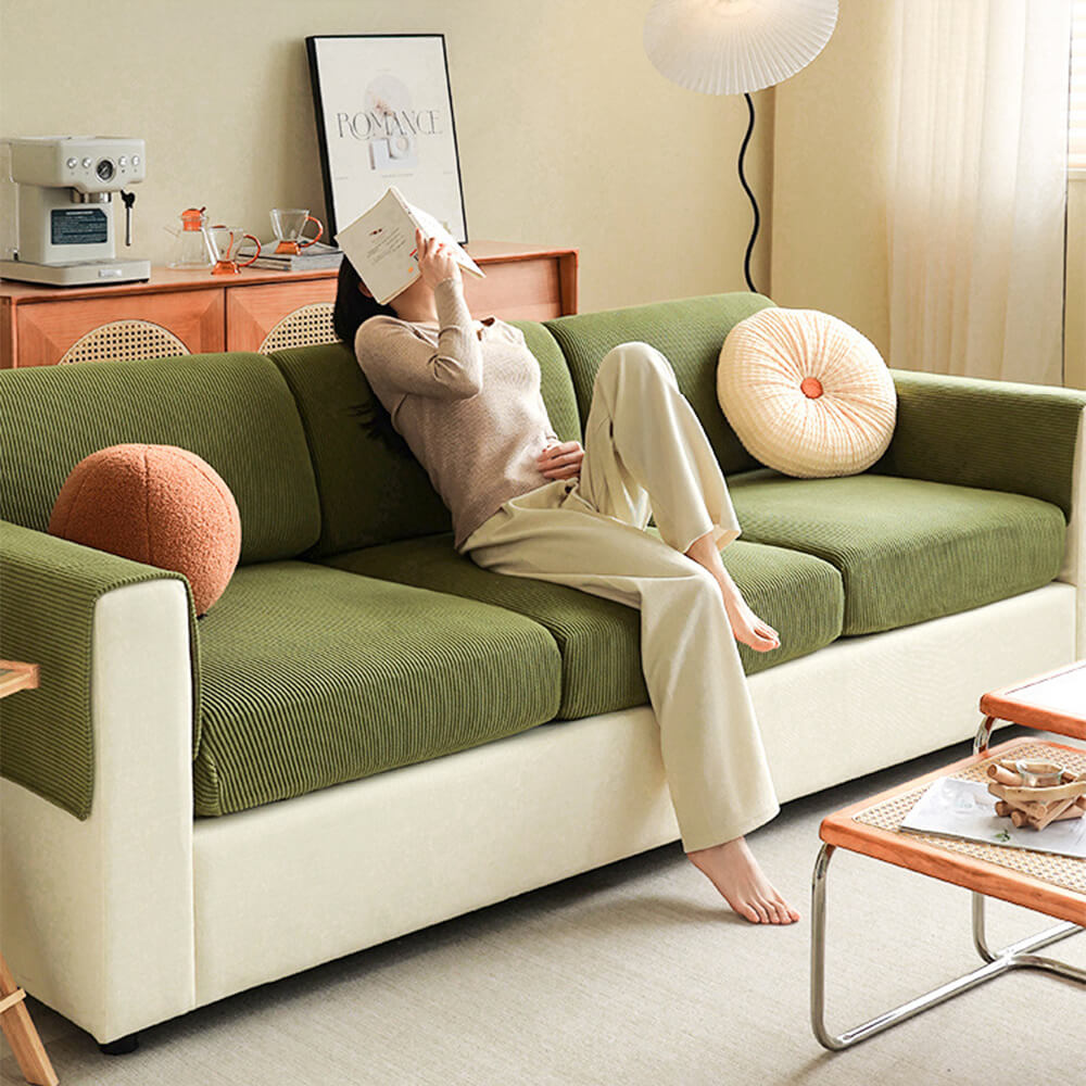 Elastisk fløjls-sofabetræk med elegante lodrette striber, passer til moderne stuer.