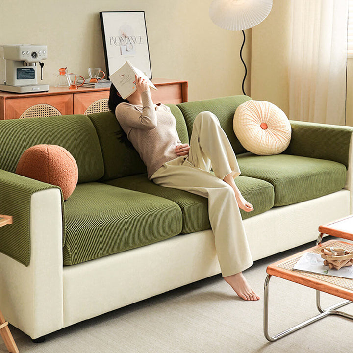 Elastisk fløjls-sofabetræk med elegante lodrette striber, passer til moderne stuer.