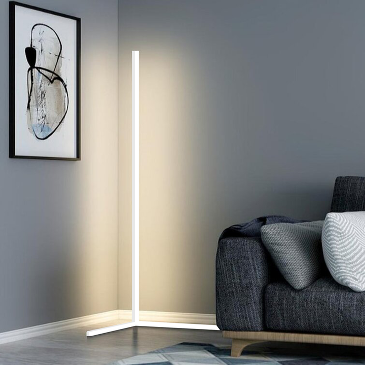 Elegant LED hjørnelampe med fjernbetjening, RGB & hvidt lys, slankt design, passer til ethvert hjørne, alsidig belysning.