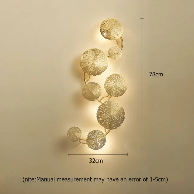 Elegant vintage væglampe i kobber-guldtoner, med lotusbladdesign, fremstillet af hardware og rustfrit stål.