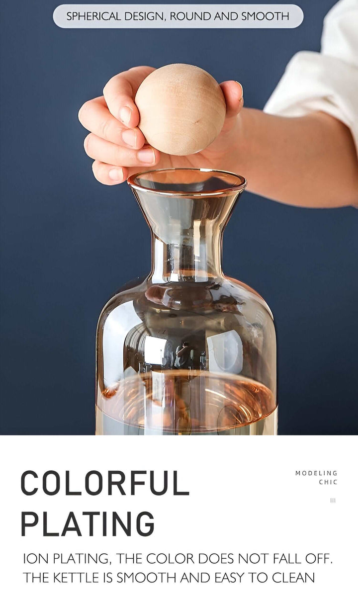 Elegant Glaskaraffel med trædæksel