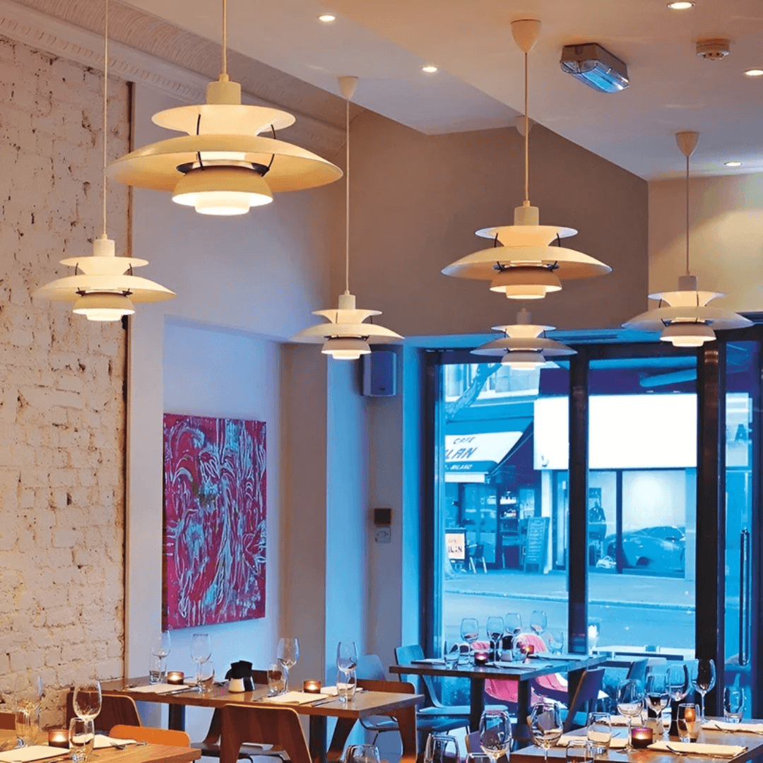 Moderne farverig LED pendellampe i metal