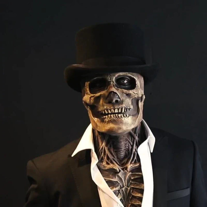 Halloween skeletmaske, realistisk og skræmmende, mod en mørk baggrund, perfekt til fester, lavet af blød latex.