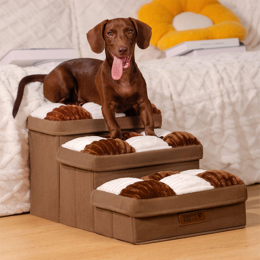 Håndlavet, grå hundetrappe med opbevaring, der støtter led, er skridsikker og ideel til ældre hunde og boligindretning.