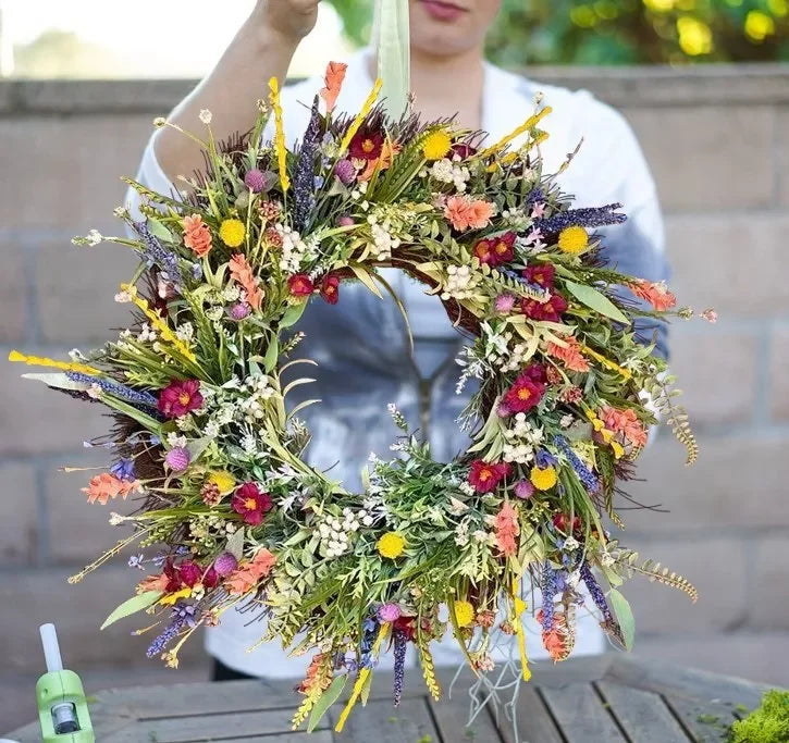 Håndlavet Texas vildblomsterkrans med levende farver, ideel til naturdekoration i hjem og have.