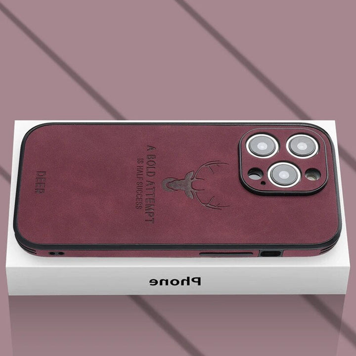 Højkvalitets brun ruskind iPhone-cover, stødsikkert med kameraobjektivbeskyttelse for optimal luksus og beskyttelse.