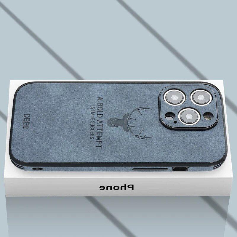 Højkvalitets brun ruskind iPhone-cover, stødsikkert med kameraobjektivbeskyttelse for optimal luksus og beskyttelse.