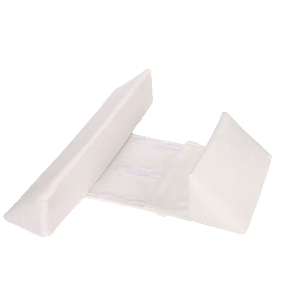 Justerbar baby anti-rulle kilepude for sikker søvn