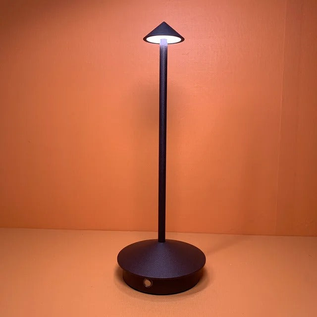 Trådløs, dæmpbar LED Spikelight, vejrbestandig, elegant design, ideel til indendørs og udendørs belysning, USB-opladelig.