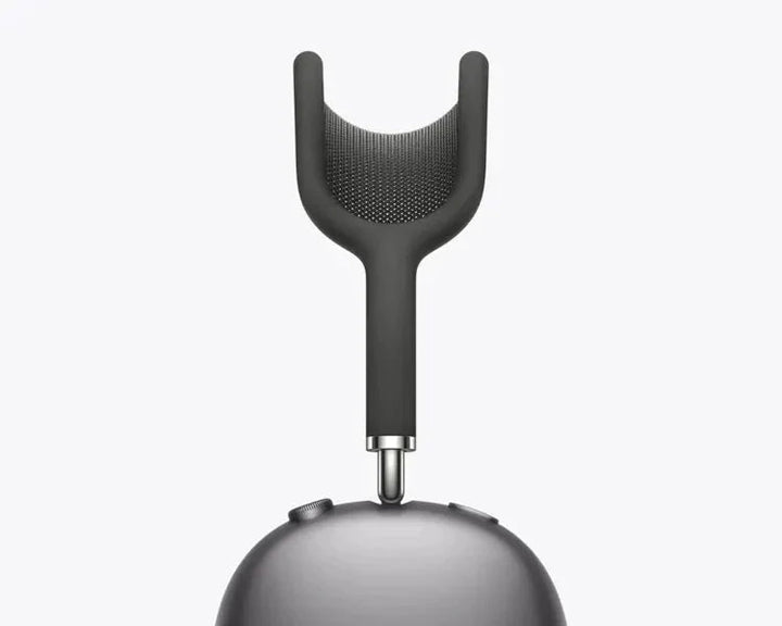 Trådløse over-ear høretelefoner med støjdæmpning og polstrede ørekopper for optimal komfort og lydoplevelse.