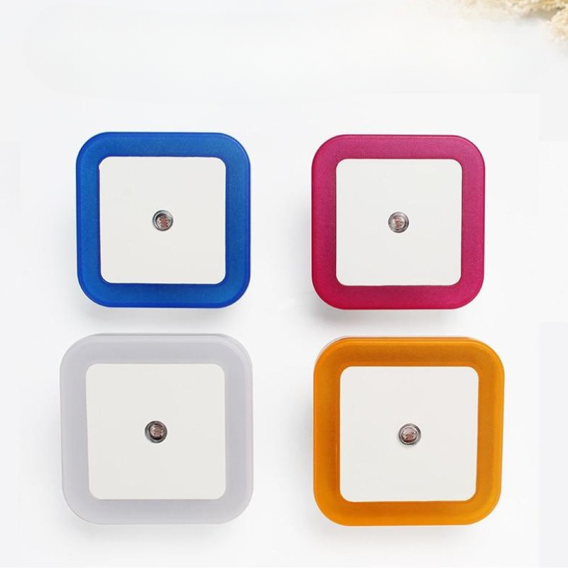 Kompakt Smart Sensor Natlampe med stilfuldt design og intelligent sensorik for effektiv rumoplysning.