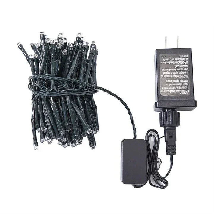 LED Meteorregn Udendørs Lyskæde i haven om natten med faldende stjerne-effekt, vejrbestandig og alsidig.