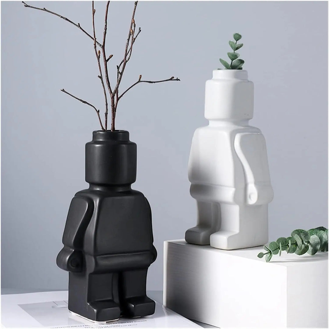Legolignende keramikvase i moderne design, hvid vase med legende robotlook til stilfuld bolig- og kontorindretning.