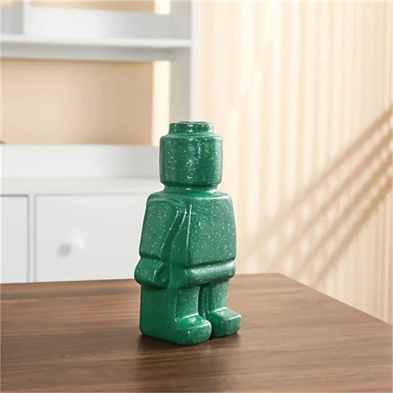Legolignende keramikvase i moderne design, hvid vase med legende robotlook til stilfuld bolig- og kontorindretning.
