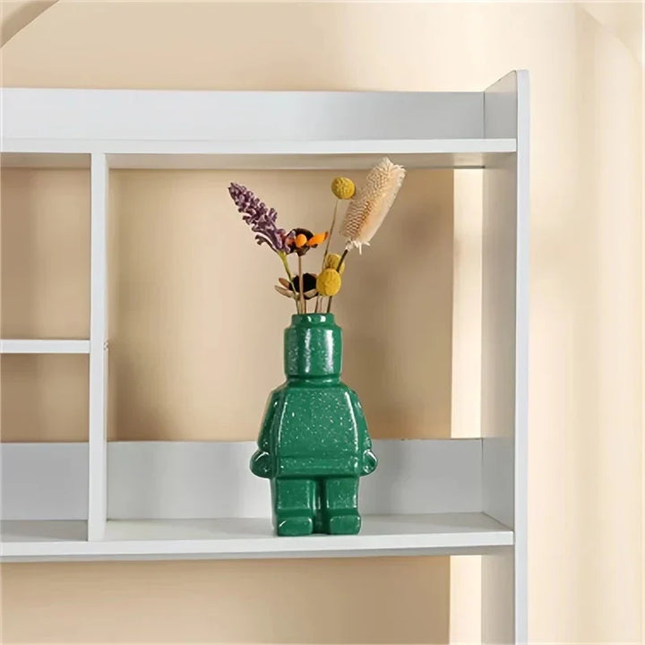 Legolignende keramikvase i moderne design, hvid vase med legende robotlook til stilfuld bolig- og kontorindretning.