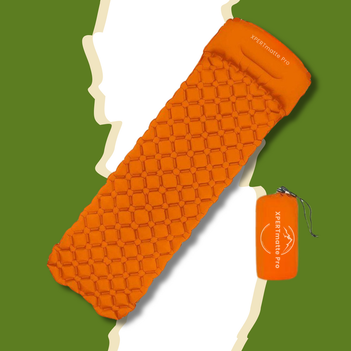 Let oppustelig liggeunderlag i grøn nylon TPU, kompakt foldet, ideelt til camping og vandreture, XPERTmatte Pro.