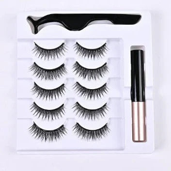 Magnetiske øjenvipper for ekstra volumen, naturligt look, nem at påføre uden lim, glamourøst udseende.