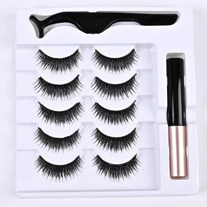 Magnetiske øjenvipper for ekstra volumen, naturligt look, nem at påføre uden lim, glamourøst udseende.