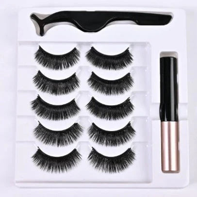 Magnetiske øjenvipper for ekstra volumen, naturligt look, nem at påføre uden lim, glamourøst udseende.