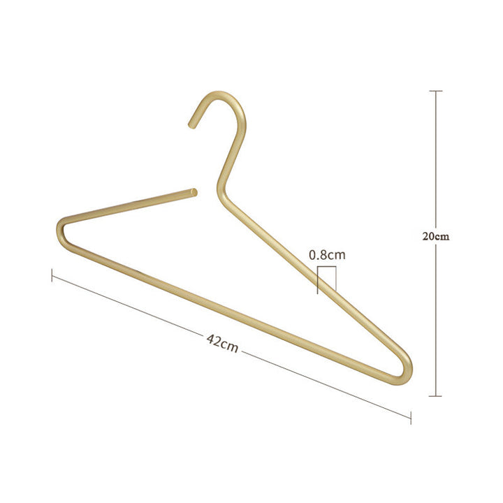 Sømløse metaltøjbøjler i mat guld, stilfulde og robuste, ideelle til garderobeorganisation. Sæt med 5 stk. i guld eller sølv