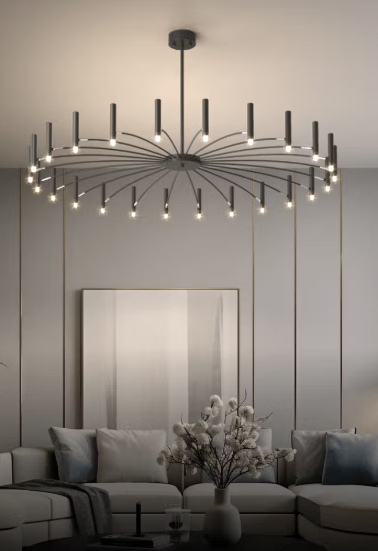 Moderne, elegant pendel lavet af ædle materialer, ideel til stilfulde opholdsrum, viser 24 lys med blandede længder.