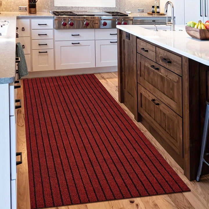 Moderne, skridsikker stribet løber til indendørs og udendørs brug, rektangulær med gummibagside, vaskbar og vejrbestandig.