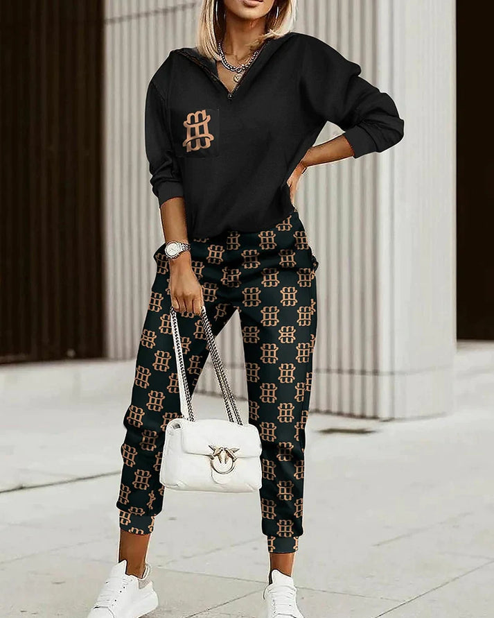 Komfortabel og moderne træningsdragt til kvinder, der kombinerer stil og funktionalitet.