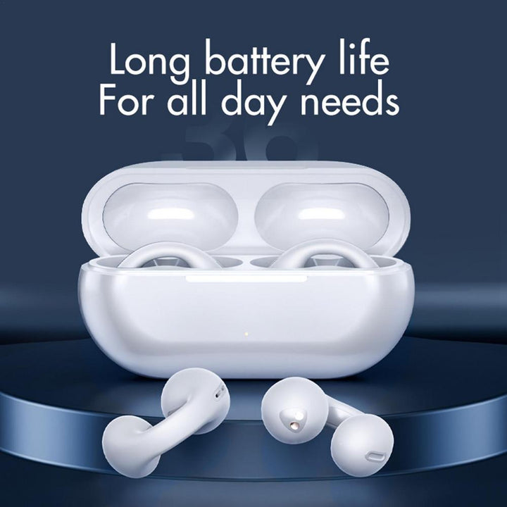 Nærbillede af en kvinde med trådløse sorte knogleledningshøretelefoner, elegant design og krystalklar HD-lyd.