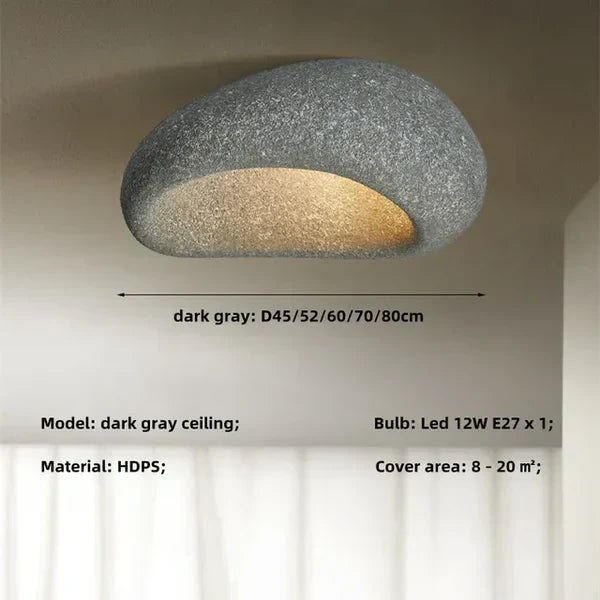 Naturlig Wabi-Sabi loftlampe i metal med betonlook, moderne design, varmt lys, for afslappede rum.