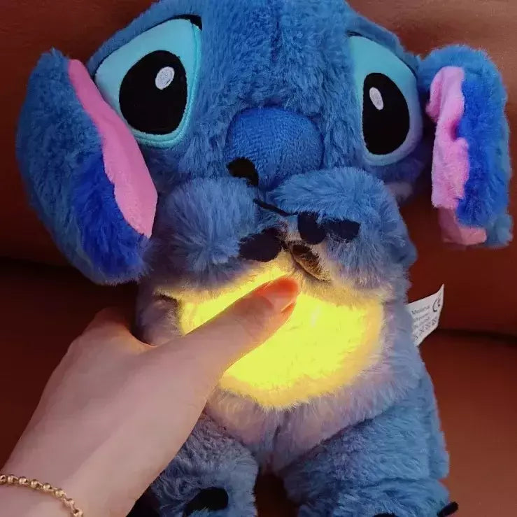 Stitch plyslegetøj med lys og musik til beroligende søvn og Disney-fans.
