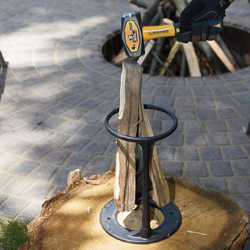 Robust brændekløver i stål for sikker brændekløvning med stabil fastgørelse, ideel til havearbejde og camping.