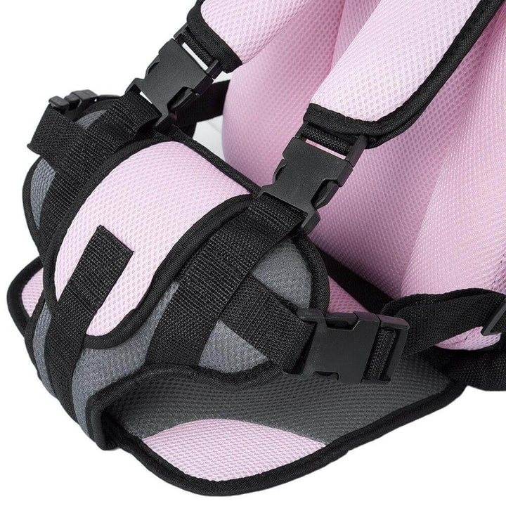 Autostol i rosa-grå, set forfra, med åndbart mesh og blød polstring for optimal komfort og sikkerhed.