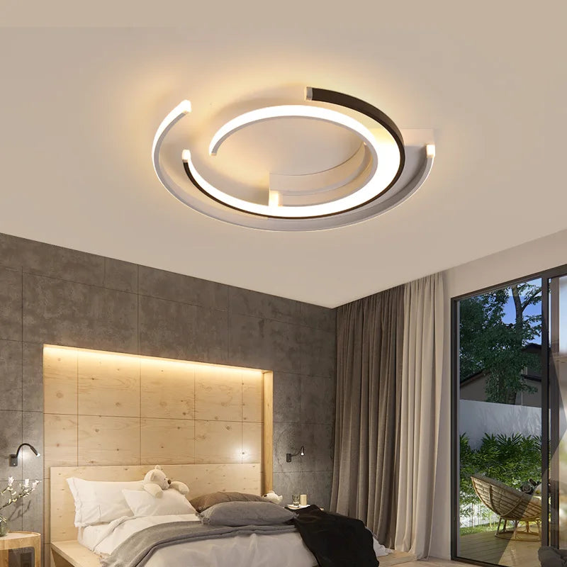 Rund, moderne LED-loftlampe i hvid, energieffektiv, ensartet belysning, 36W-52W effekt.
