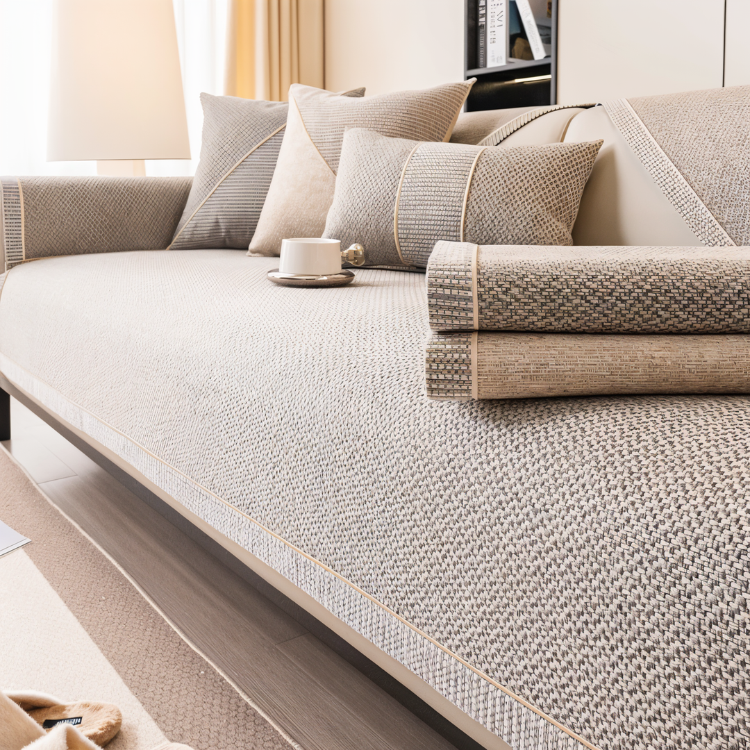 Elegant lysegrå sofabetræk, der fornyer din sofa og holder den på plads.