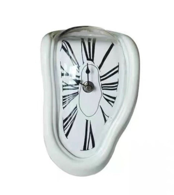 Salvador Dali smeltende ur med surrealistisk design, inspireret af Dalis maleri, velegnet til kunstelskere.