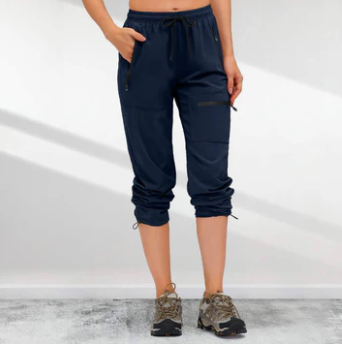 Kvinders hurtigtørrende cargo vandrebukser, lette, khaki, med lommer, ideelle til udendørs aktiviteter og hverdag.