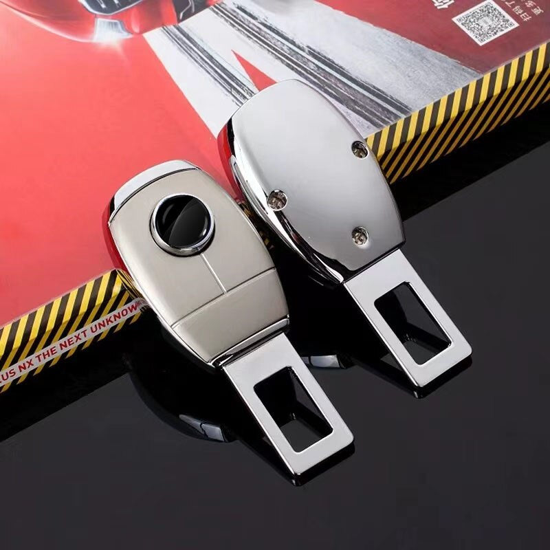 Sikkerhedsseleforlænger, sort, robust udseende, nem montering, forbedrer komfort og sikkerhed i bilen.