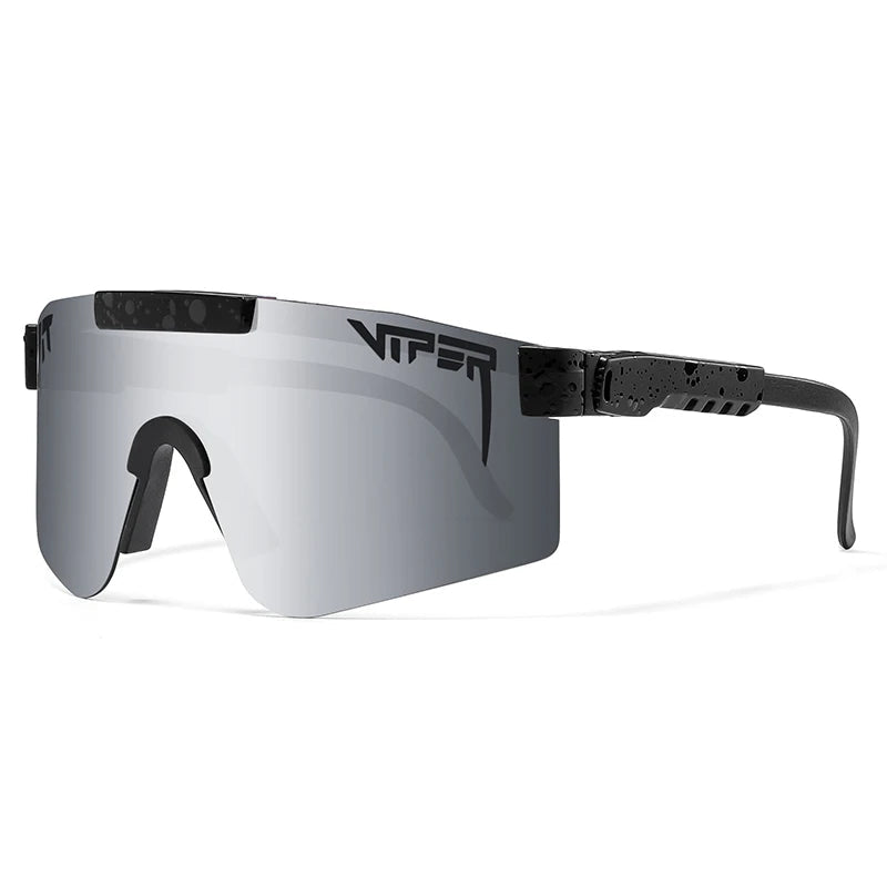 Stilvolle Outdoor-Sportbrille mit UV400 Schutz, schwarzer Rahmen und Polycarbonat-Gläser; ideal für Radfahren im Freien.