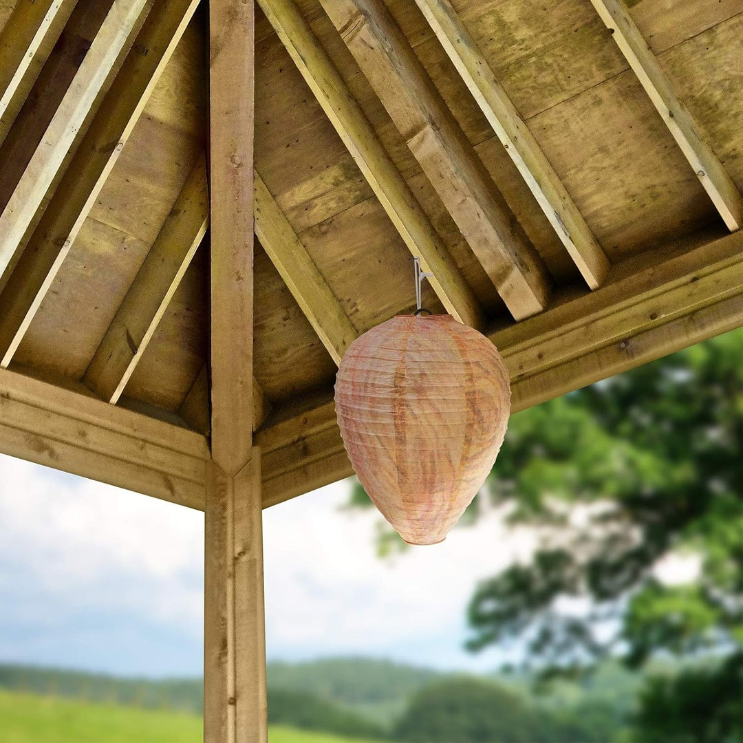 Stilfuld hvepseafvisende lampe, hængende, til et hvepsefrit miljø, med stemningsfuld havebelysning.